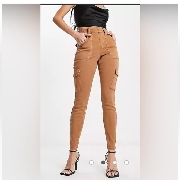 NEW SPANX Stretch Twill Ankle Cargo Pants in Honey Glow...